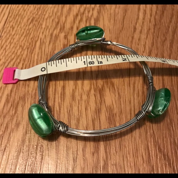 6/$20 NWOT Silver Wrapped Wire Bracelet with Green Resin Simulated Sto… - Picture 6 of 6